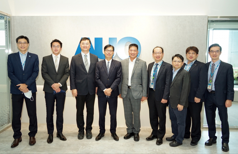 金世豪光電前進亞灣成立「AUO解決方案研發中心」，作為多元場域解決方案研發及試驗場域（圖中左為高雄市長陳其邁、圖中右為金世豪光電董事長彭双浪）