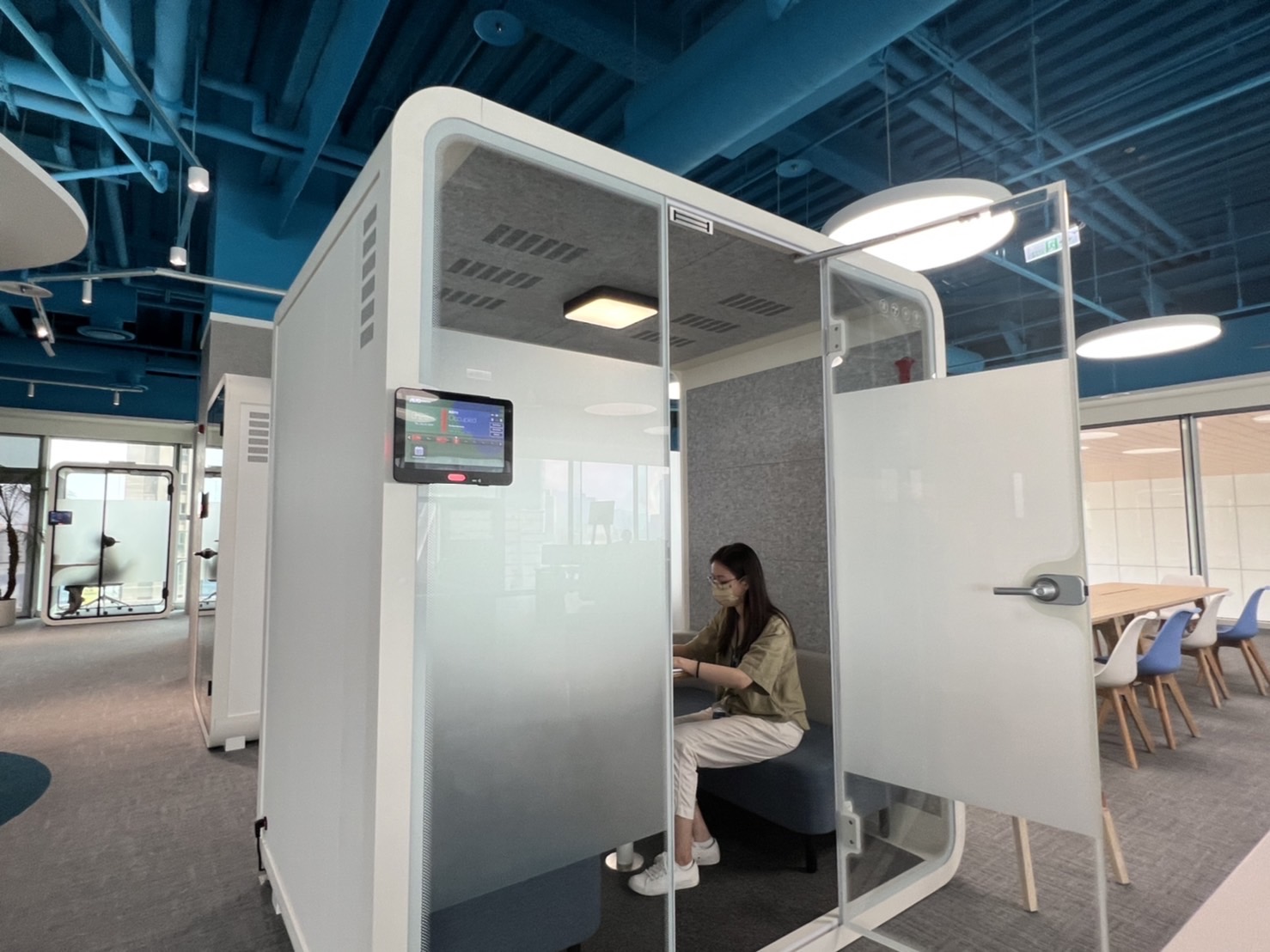 金世豪高雄據點的智慧行動辦公艙，展現金世豪在面板以外的研發應用軟實力